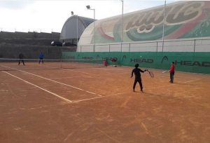 زمین تنیس سران مشهد میدان نمایشگاه دارای زمینهای سرپوشیده تنیس و تنیس خاکی